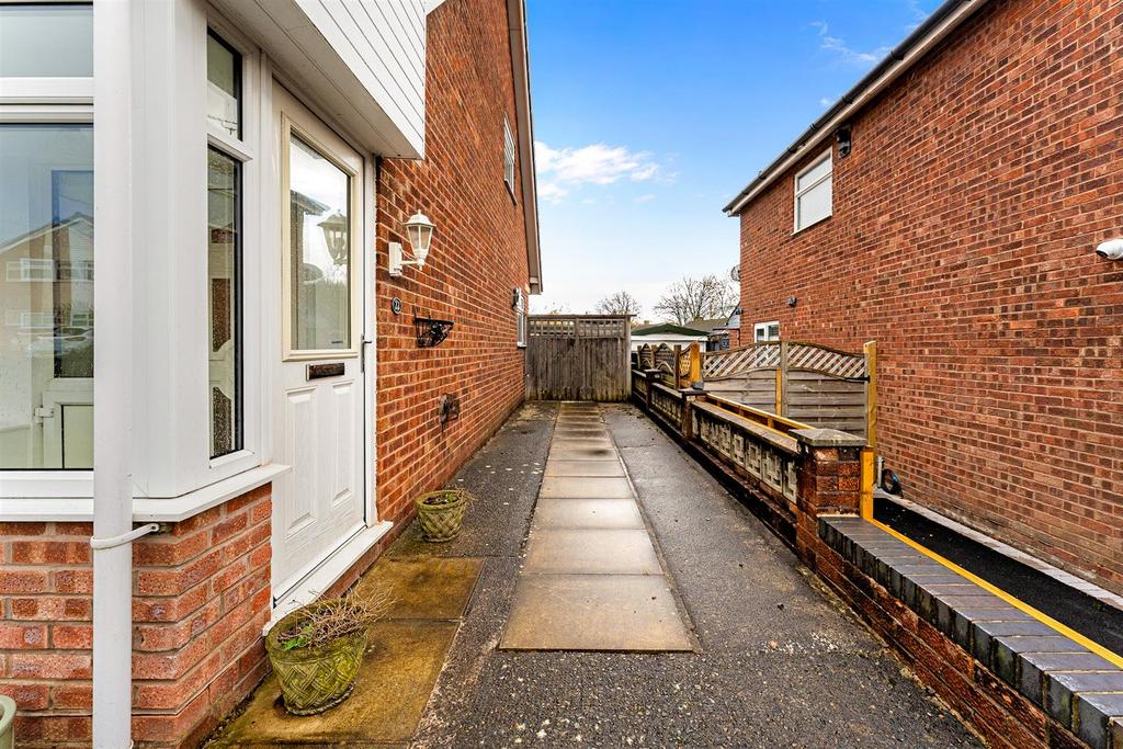 22 HAWTHORNE DRIVE-1.jpg