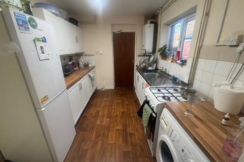 4 bedroom house to rent, Rothesay Avenue, Nottingham, NG7