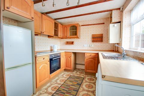 2 bedroom terraced house for sale, WEST END! NO FORWARD CHAIN! STUNNING REAR GARDEN