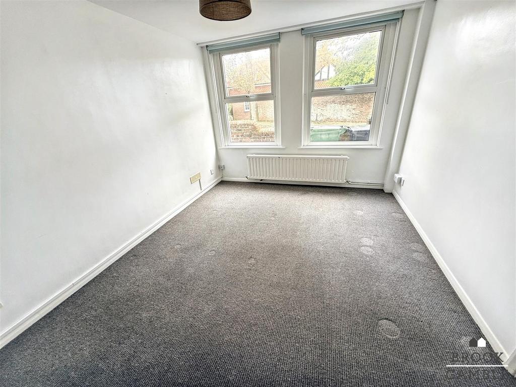01323 438506
