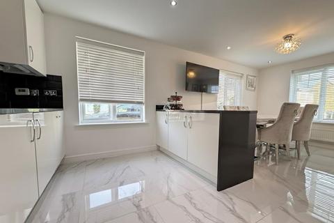 4 bedroom detached house for sale, Hawker Way, Northampton NN4