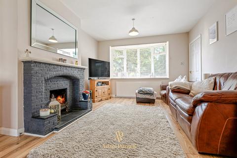 3 bedroom semi-detached house to rent, Colts Close, Burbage, LE10