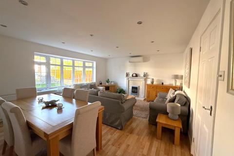 3 bedroom bungalow for sale, Naylor Close, Kidderminster, DY11