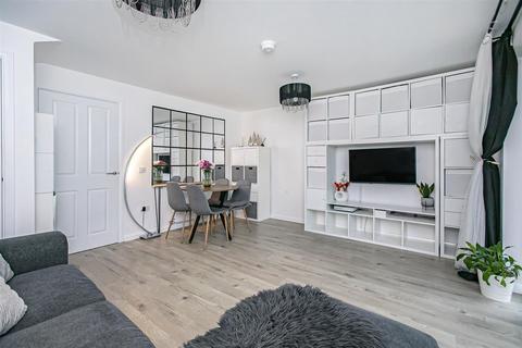 3 bedroom semi-detached house for sale, 45 Curlew Way, Inverkeithing, KY11 1FF