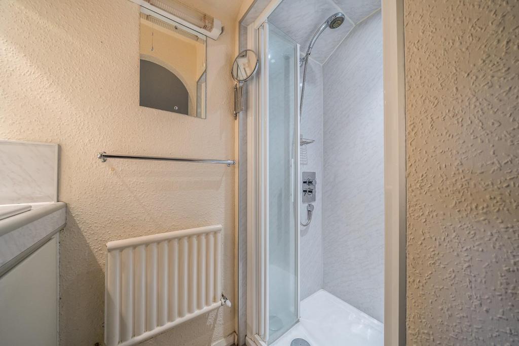 Bed 1-2 ensuite.jpg