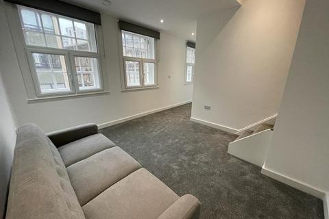 undefined, 33 Lowgate, Hull HU1