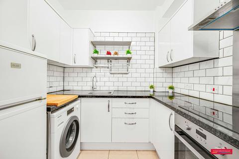 1 bedroom flat to rent, Queensway, London, W2