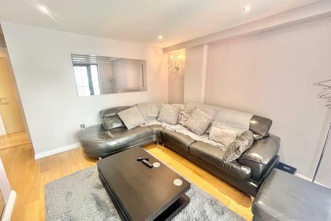 2 bedroom apartment to rent, South Quay