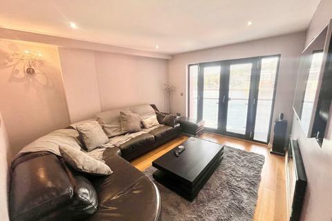 2 bedroom apartment to rent, South Quay