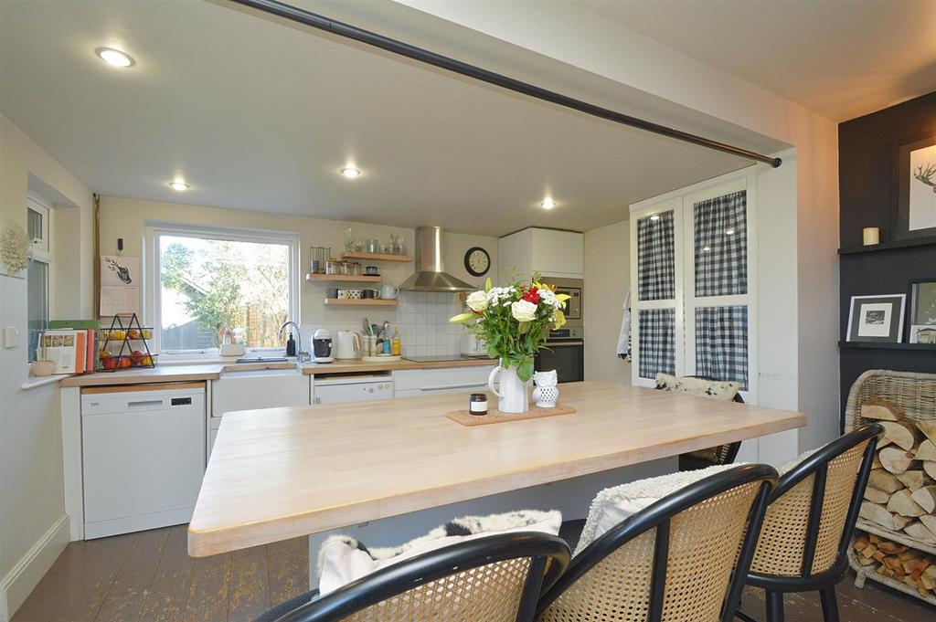 Kitchen1.jpg