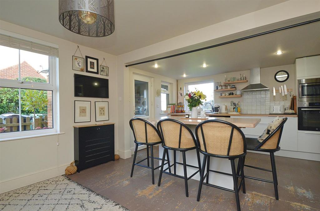 Kitchen2.jpg