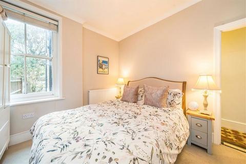 1 bedroom flat to rent, Queensmill Road, London SW6