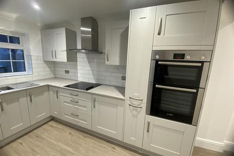 3 bedroom terraced house to rent, Balfour Road, Bentley, Doncaster