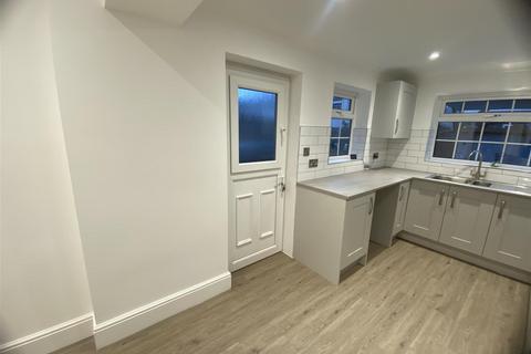 3 bedroom terraced house to rent, Balfour Road, Bentley, Doncaster