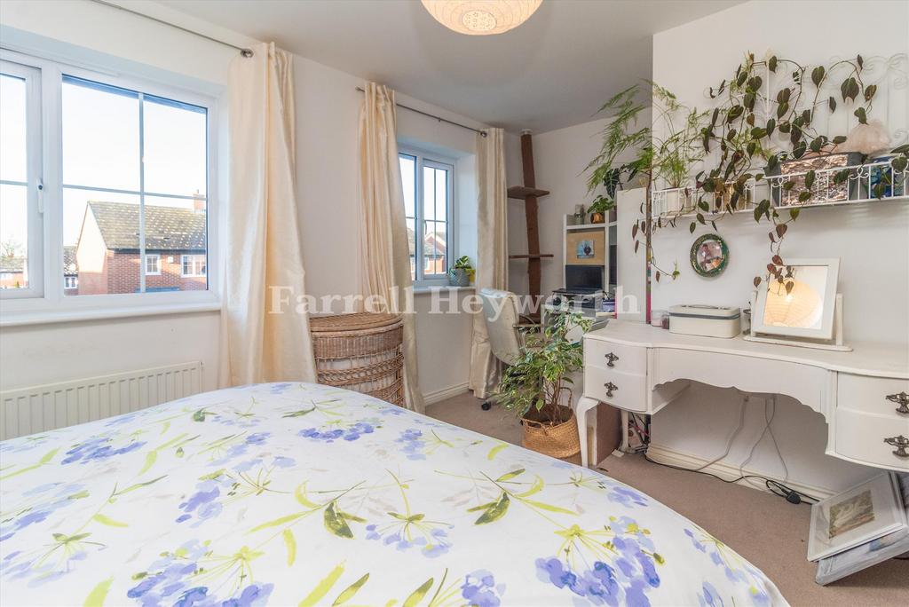 Bedroom 1 image 3