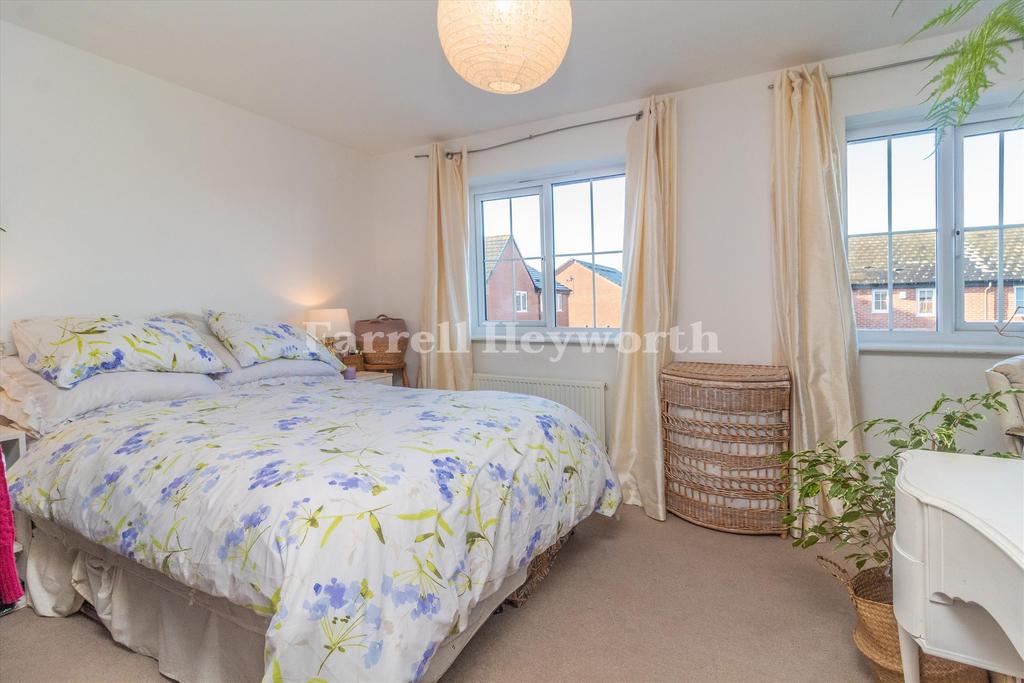 Bedroom 1 image 4