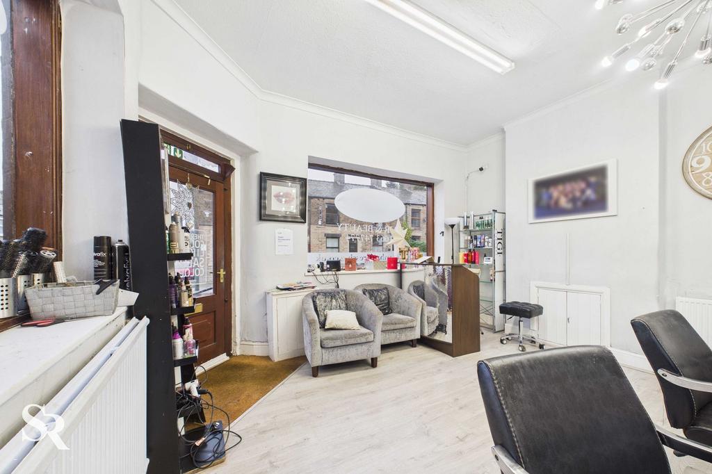 Salon Front Room