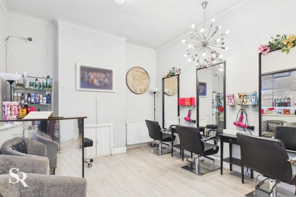 Salon Front Room