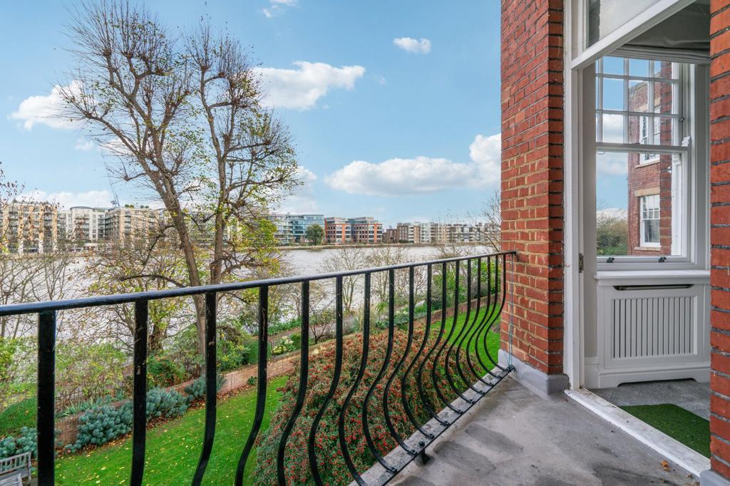 Balcony/River View
