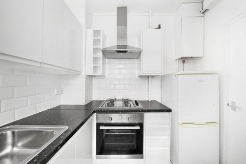 3 bedroom flat to rent, Greet House, Frazier Street, London