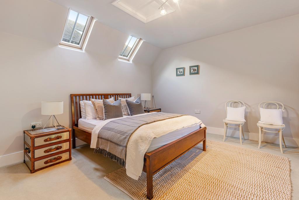 A24 - Lower East Farmhouse Easton - 251110