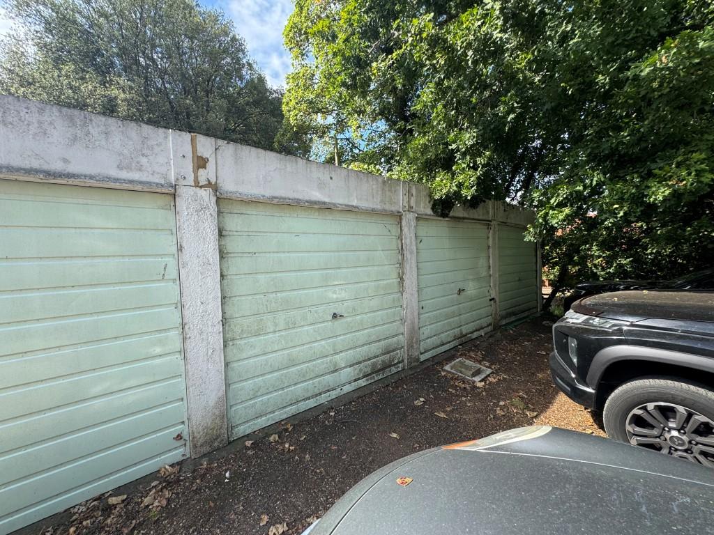 Garage  Medium  T202508150924.jpg