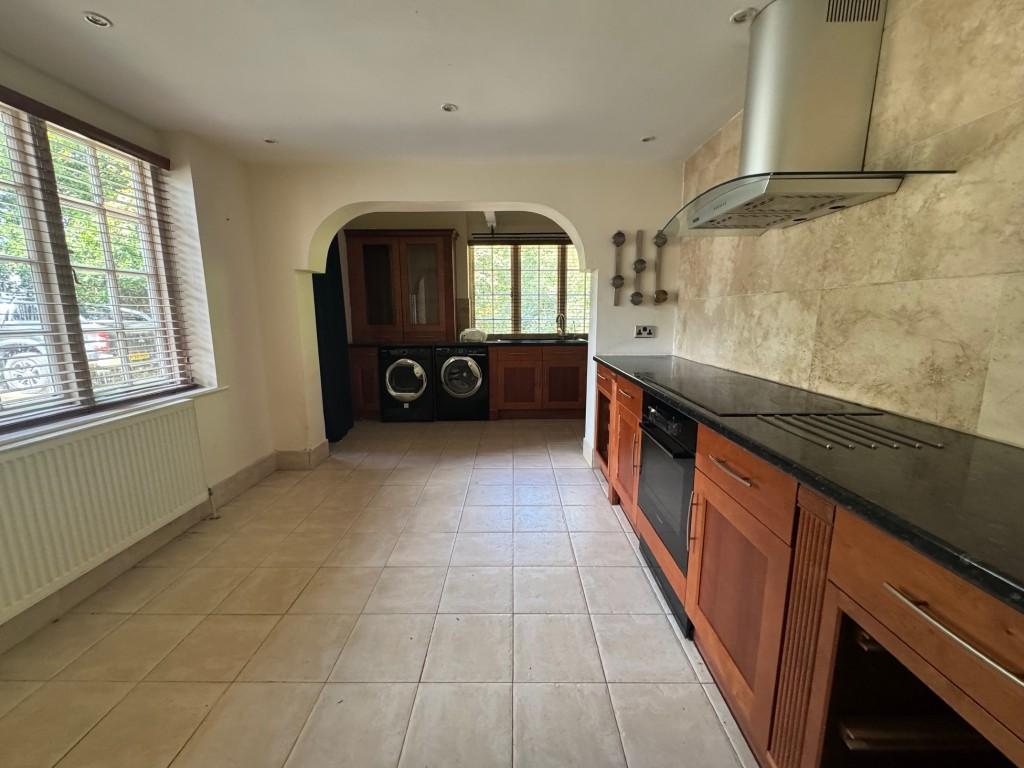 K2  Medium  T202508141727.jpg