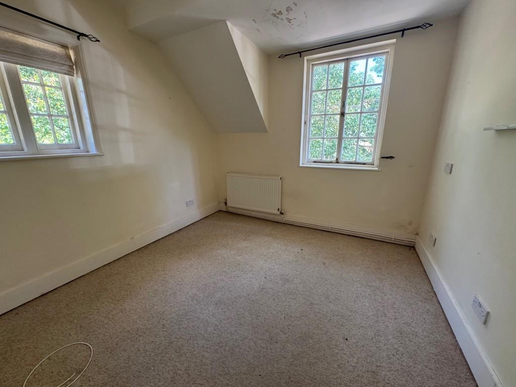 B  Medium  T202508141728.jpg