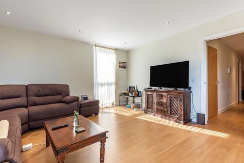 2 bedroom flat to rent, Alvey Street London SE17