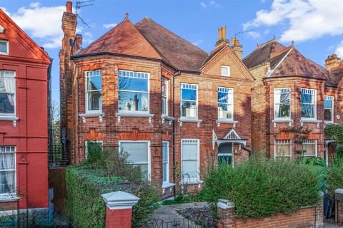 1 bedroom maisonette to rent, Dartmouth Road, Willesden Green, London