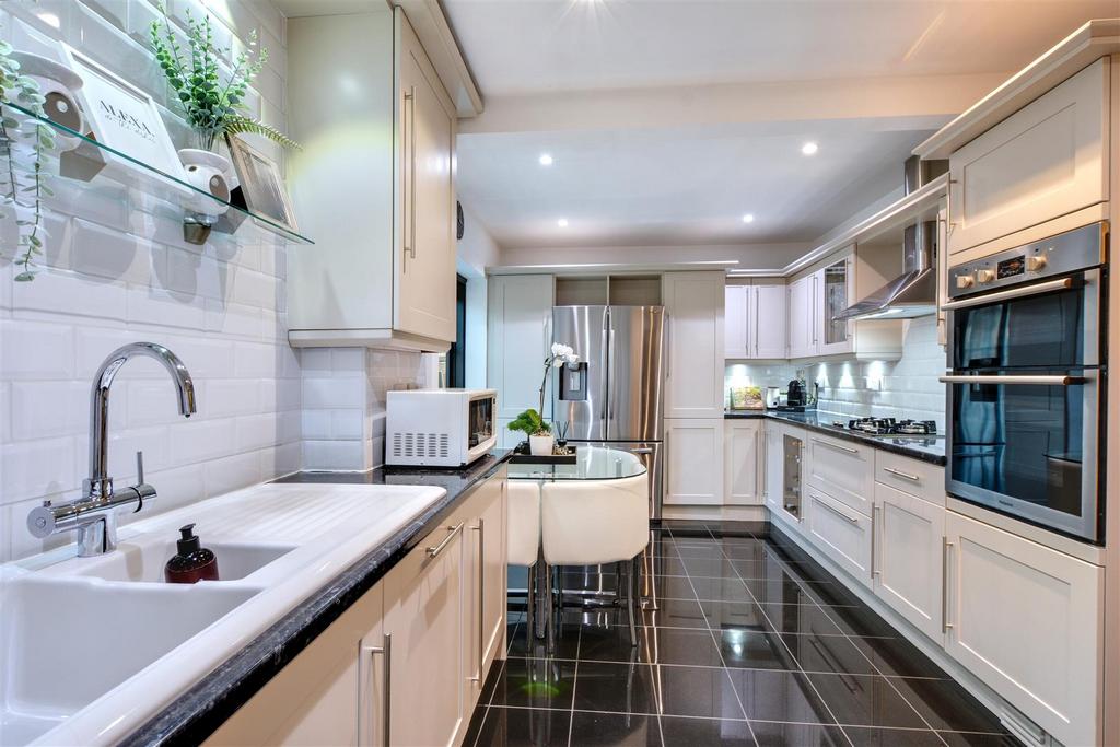Kitchen 2.jpeg