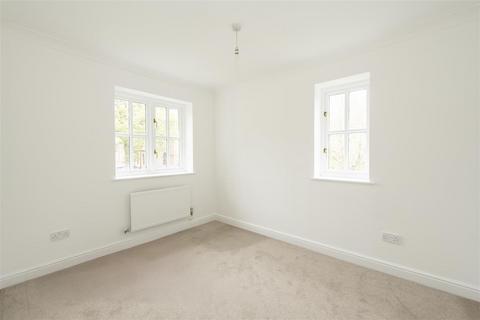 undefined, Minister Court, Frogmore, St. Albans