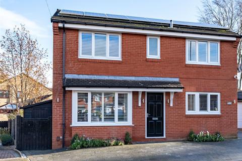 4 bedroom detached house for sale, Kingfisher Close, Leeds, West Yorkshire