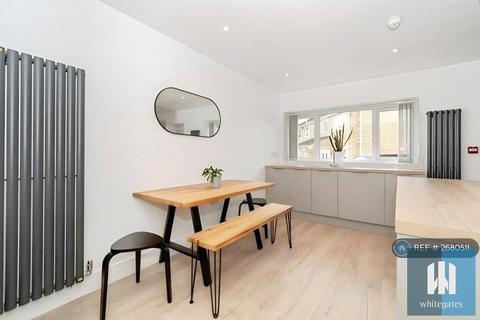 6 bedroom semi-detached house to rent, Bellcote Drive, Moldgreen, Huddersfield, HD5