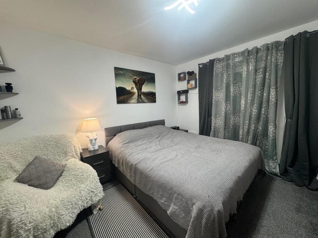 Bed1.jpg