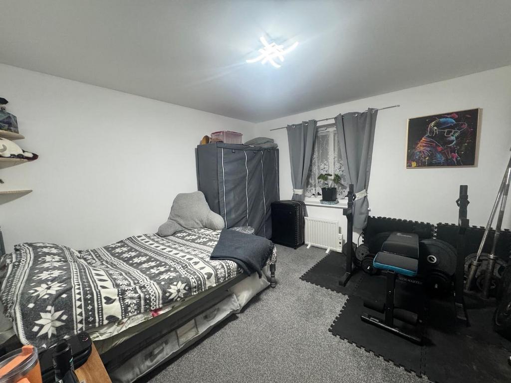 Bed2.jpg