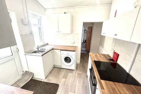 4 bedroom house of multiple occupation to rent, Queen Street, Pontypridd CF37