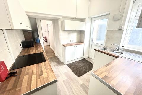 4 bedroom house of multiple occupation to rent, Queen Street, Pontypridd CF37