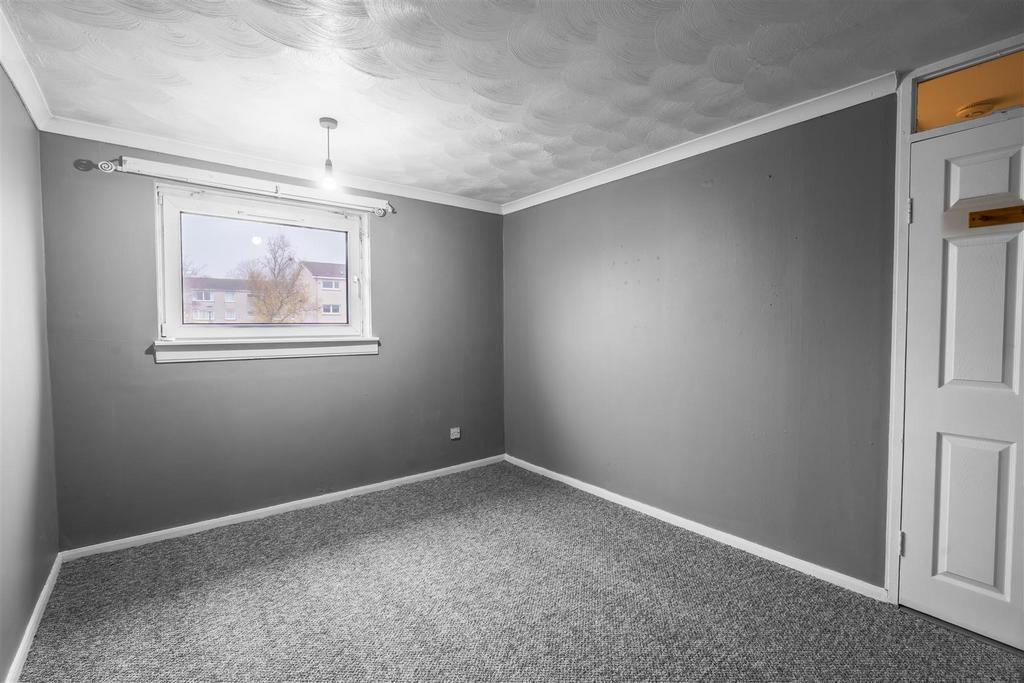 Bedroom.two.a.jpg