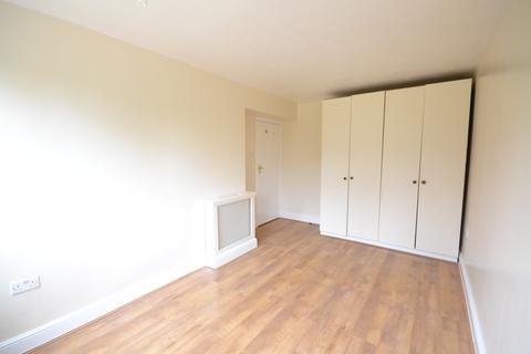1 bedroom in a flat share to rent, Waynflete Square, London W10