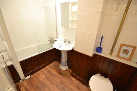 1 bedroom in a flat share to rent, Waynflete Square, London W10