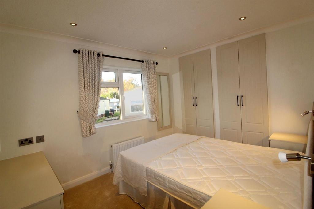 E Bed 1.jpg