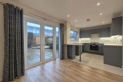 3 bedroom semi-detached house to rent, Harberrow Close, Hagley Stourbridge