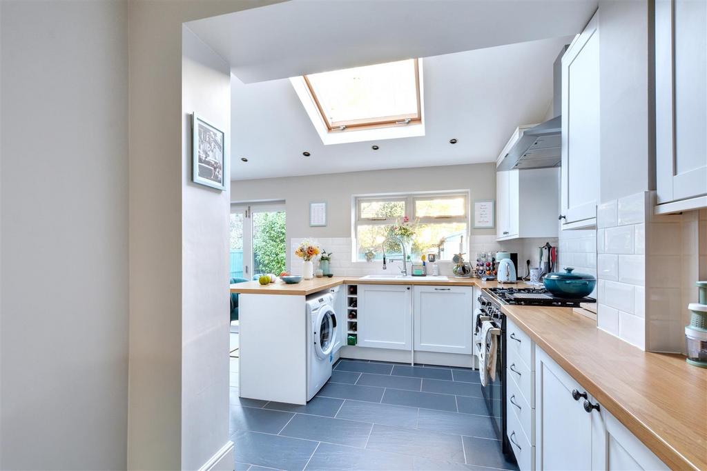 Kitchen 2.jpeg