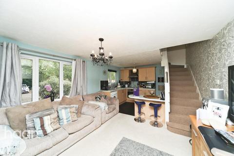 1 bedroom semi-detached house to rent, Meadowbrook Close, SLOUGH
