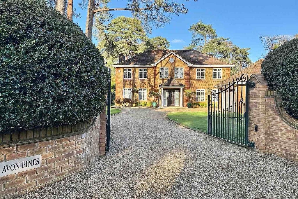 4 bedroom detached family home