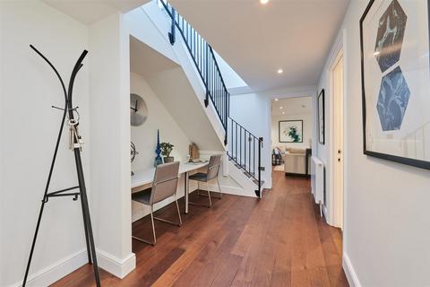 undefined, BEECHCROFT AVENUE, GOLDERS GREEN, NW11