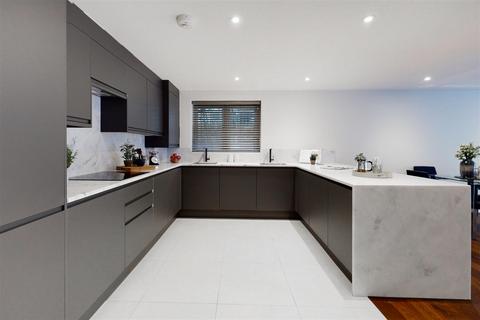 2 bedroom apartment to rent, BEECHCROFT AVENUE, GOLDERS GREEN, NW11
