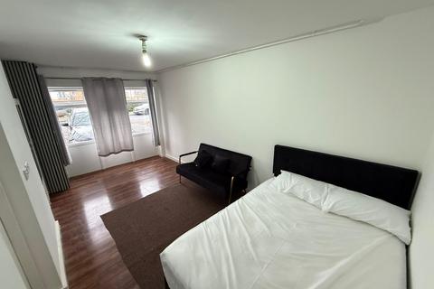 Ballinger Way, Northolt UB5