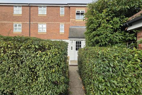 2 bedroom flat to rent, Harper Close, Oakwood, London, N14